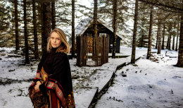 Helga nýtur lífsins á Þingvöllum.