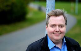 Former PM Gunnlaugsson alludes to a conspiracy against him.