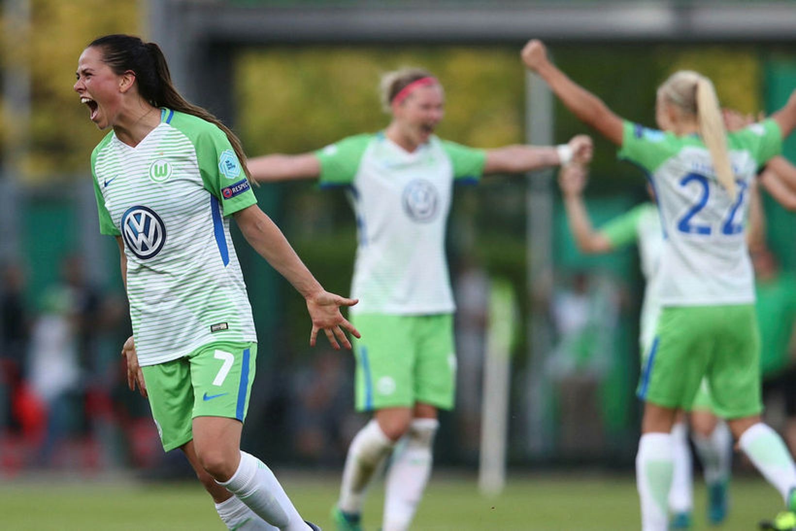 Sara Skur Meistari Me Wolfsburg