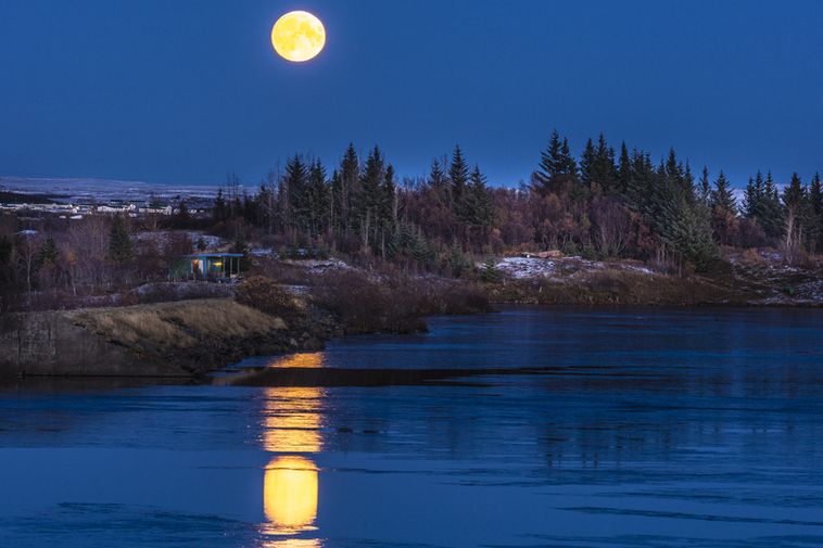 Supermoon In Super Iceland Iceland Monitor