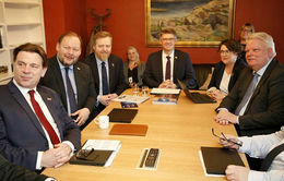 MPs seated at the table, from left: Karl Gauti Hjaltason, Bergþór Ólason, Sigmundur Davíð Gunnlaugsson, Gunnar Bragi Sveinsson, Anna Kolbrún Árnadóttir and Ólafur Ísleifsson.