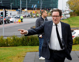 „Ég lít á það þannig að fyrirtækið beri ábyrgð á öllum sínum málum. Ég get ekki tekið afstöðu til einhverra einstakra þátta í þessu máli. Rannsóknin verður bara ganga fram af hálfu héraðssaksóknara og skattrannsóknarstjóra og leiða vonandi hið sanna og rétta í ljós í öllum þessum málum,“ segir Kristján Þór Júlíusson sjávarútvegs- og landbúnaðarráðherra.
