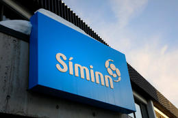 Tekjur Símans hækkuðu um 4,7%.