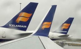 Hlutabréfaverð hækkaði í Icelandair í morgun. Greinandi telur ekki ólíklegt að markaðurinn sé að bregðast við tíðindum af skuldabréfaútgáfu WOW air.