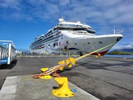 Norwegian Star has been sailing around Iceland regularily this summer. Here it is at Skarfabakki Harbour, which is a part of the overall Sundahöfn Harbour.