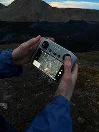 Svanur Gabriele and Arnúlfur were at the eruption site in Meradalir last night and saw a stream of red hot lava south of the main crater, even though the volcano is dormant.
