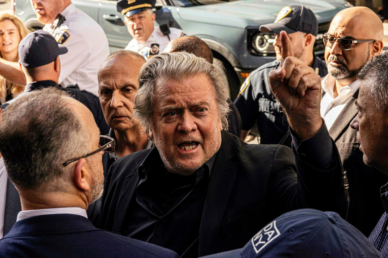 Bannon Fái Sex Mánaða Dóm 6146