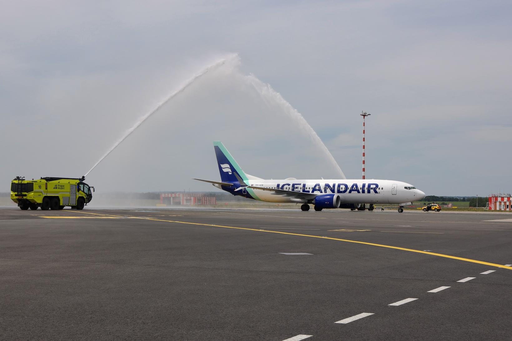 First flight to Prague this morning Iceland Monitor