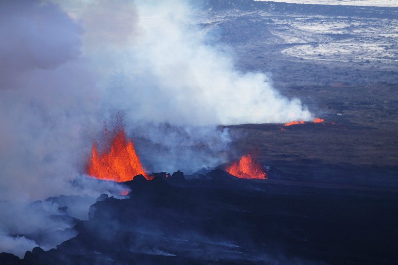 „Scary to see the new rifts closer to the glacier“ - Iceland Monitor