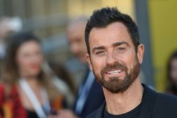 Justin Theroux var í París á mánudaginn með leikkonunni Lauru Harrier.