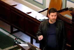 Jón Þór Ólafsson, formaður stjórnskipunar- og eftirlitsnefndar Alþingis, í ræðustól í þingsal.