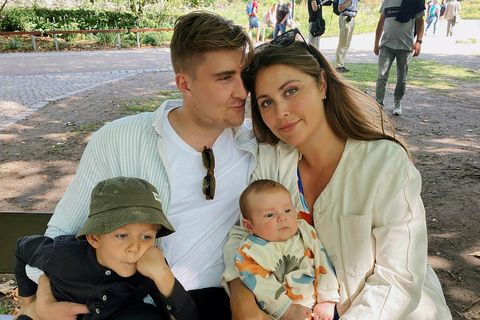 Snorri Másson og Nadine Guðrún Yaghi með bræðurna Theódór og Má.