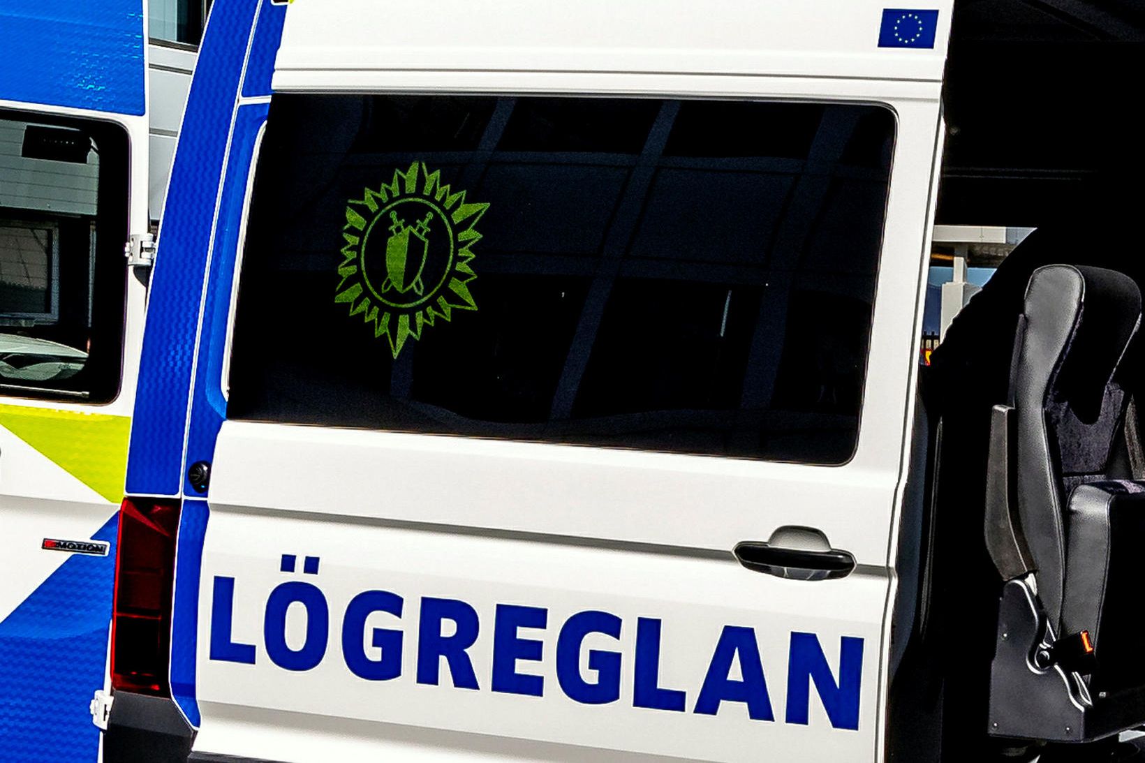 Vinnuveitandinn segir eftirlýsingu lögreglu litast af útlendingahatri og hroka.
