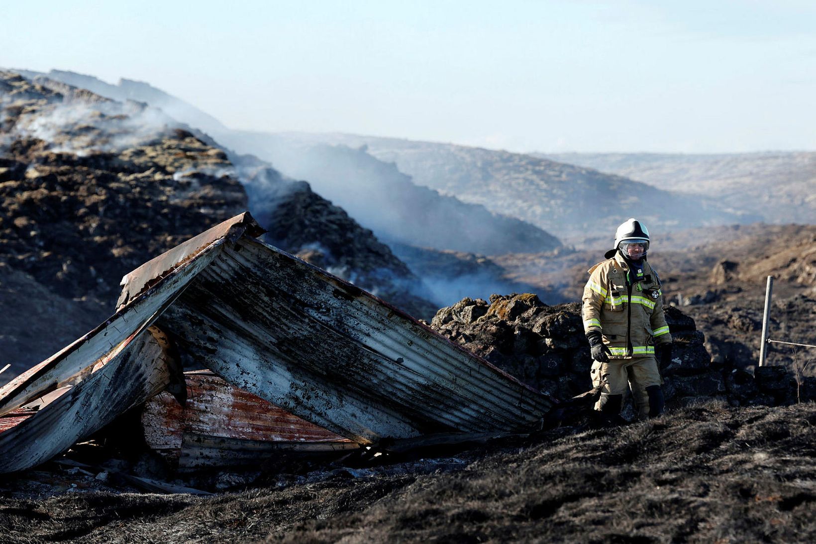 Talið er að svæðið sem hef­ur brunnið síðan í gær …