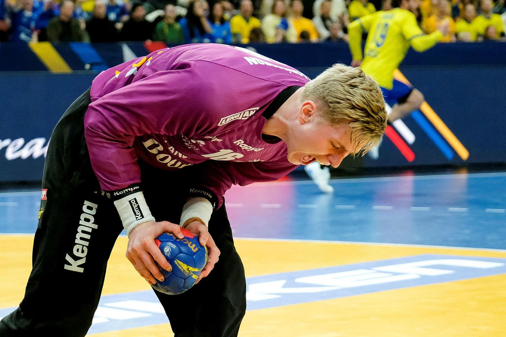 Viktor Gísli Hallgrímsson og félagar eru úr leik.