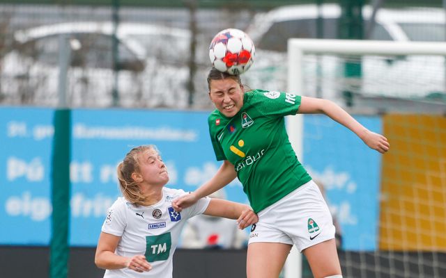 Stjörnukonan Úlfa Dís Kreye Úlfarsdóttir og Blikinn Elín Helena Karlsdóttir berjast um boltann á Kópavogsvelli …