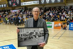 Geir Hallsteinsson heiðraður af FH fyrir síðustu jól.