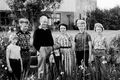 Í Vorsabæ Kristín ásamt foreldrum sínum og systkinum. Frá vinstri: Unnur, Helgi, Stefán, Sveinbjörg, Guðfinna, Ragnheiður og Kristín.