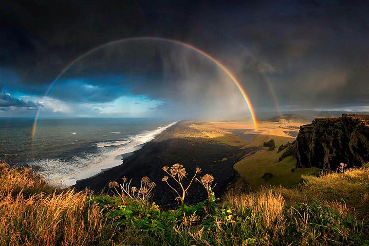 The calm before the storm by Dyrhólaey.