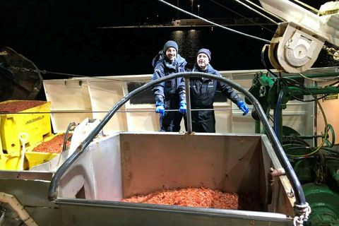 Baldur Ingimar Aðalsteinsson og Haraldur Konráðsson á rækjubátnum Val ÍS-20 eru hæstánægðir með aflabrögðin undanfarið.