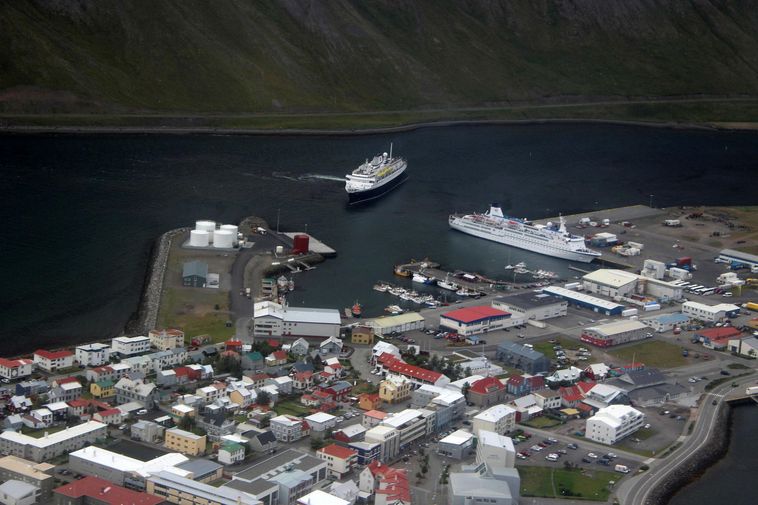 Flight to Ísafjörður