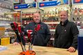Kaupmenn Bræðurnir Vignir (t.v.) og Ægir Gunnarssynir bak við afgreiðsluborðið í Verkfærahúsinu í Hafnarfirði.