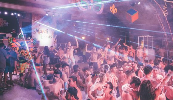 Dreifði ösku bróður síns í sundlaugaklúbbi á Ibiza