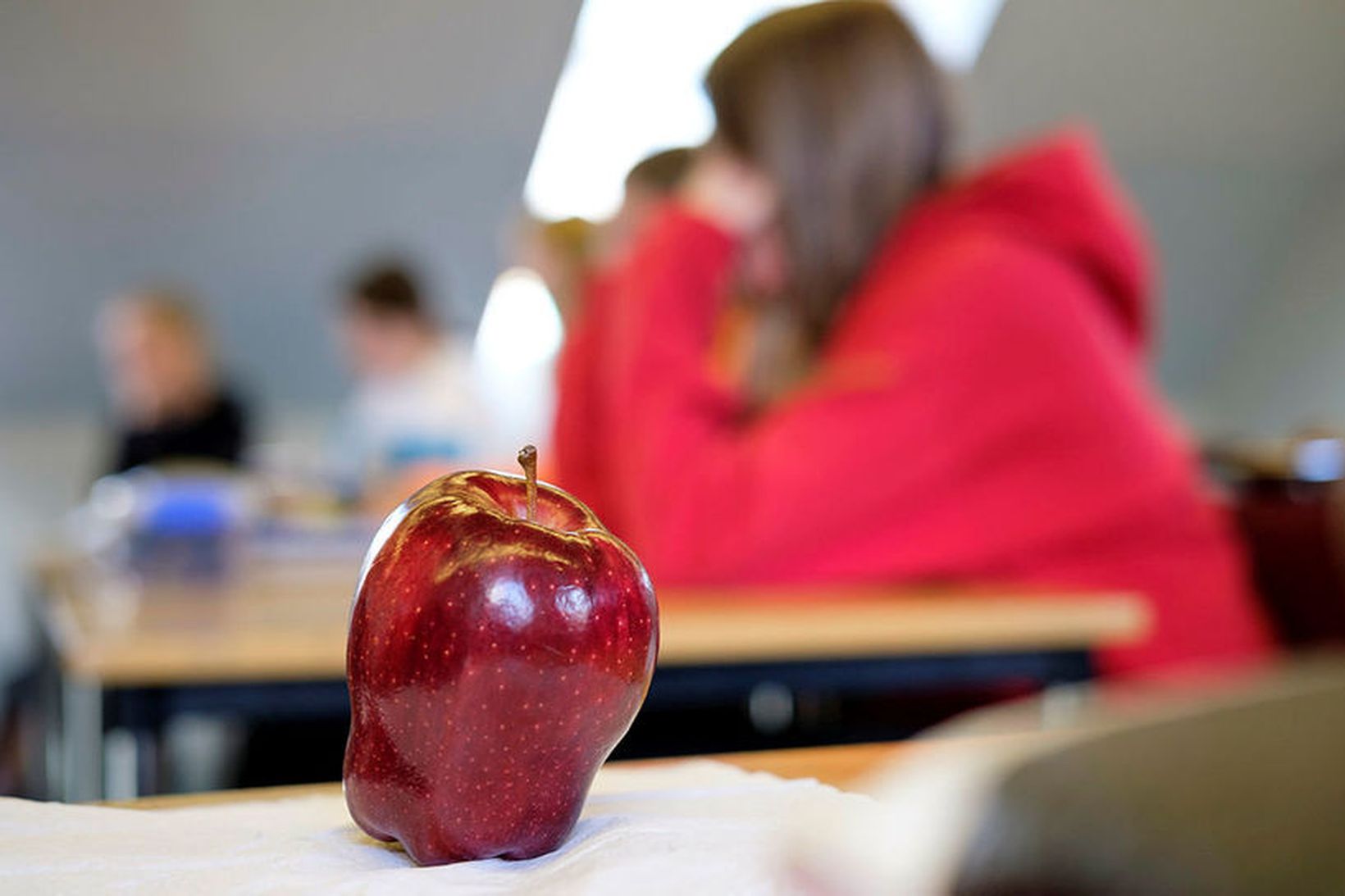 Lesskilningur stráka hér á landi er áberandi slæmur.