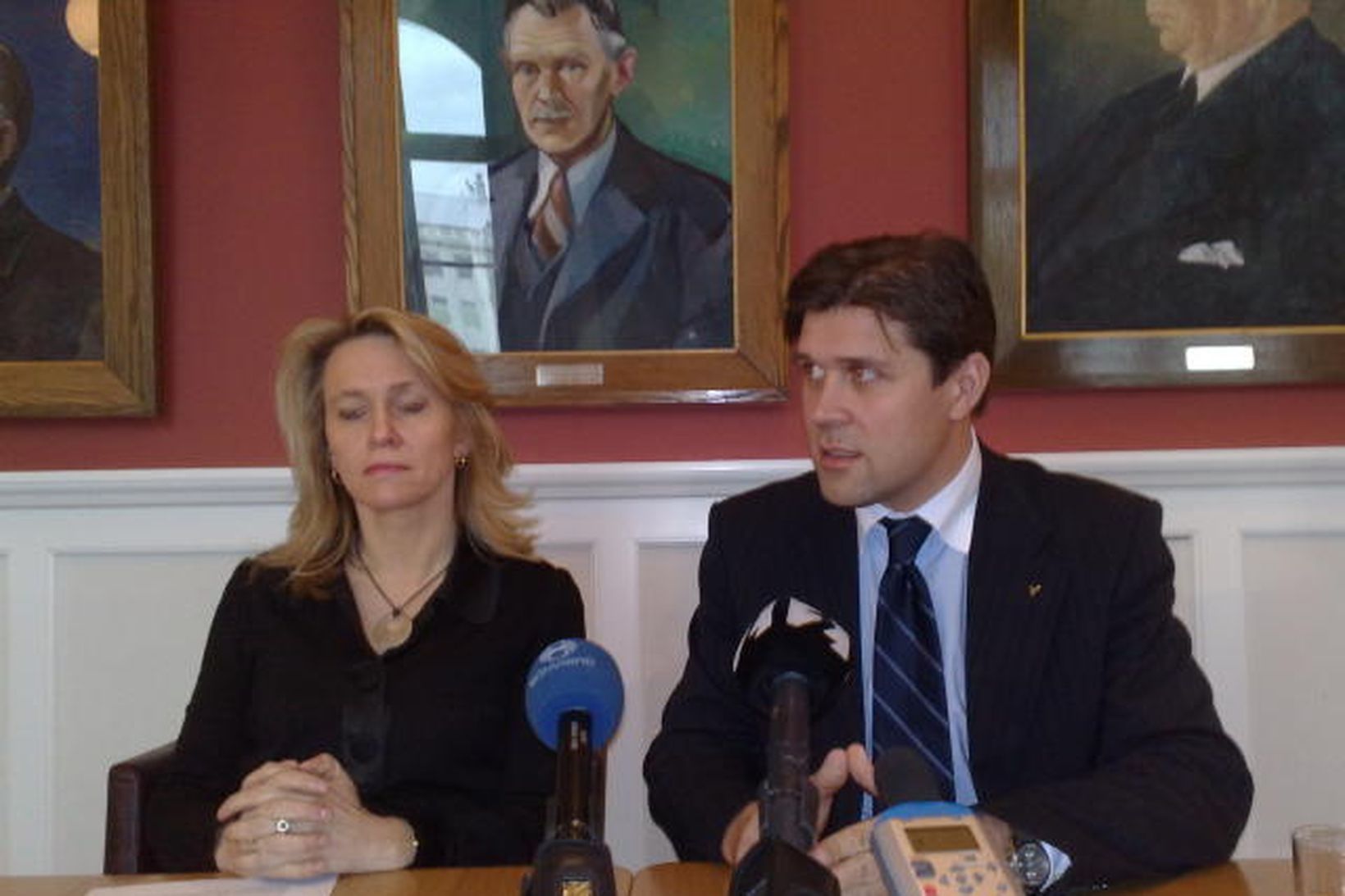 Þorgerður Katrín Gunnarsdóttir og Bjarni Benediktsson eru fyrstu flutningsmenn tillögunnar …