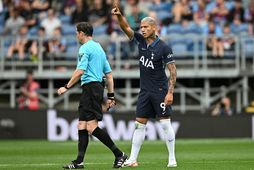 Darren England hefur verið skipt út sem og Dan Cook eftir að þeir gerðu tímamótamistök …