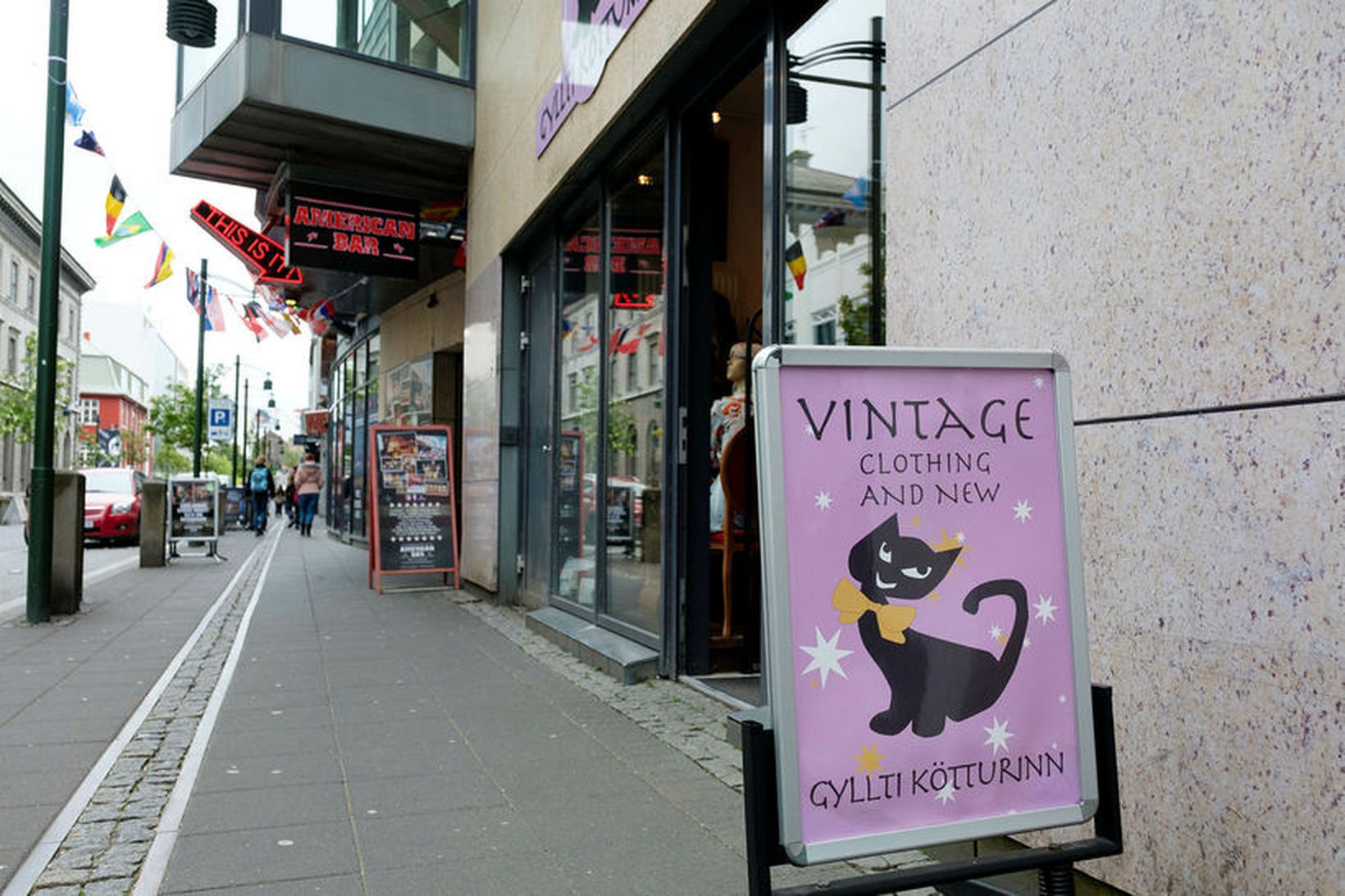 Að sögn starfsfólks hentar orðið vintage betur en „notuð föt“.