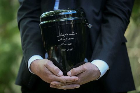 An urn.