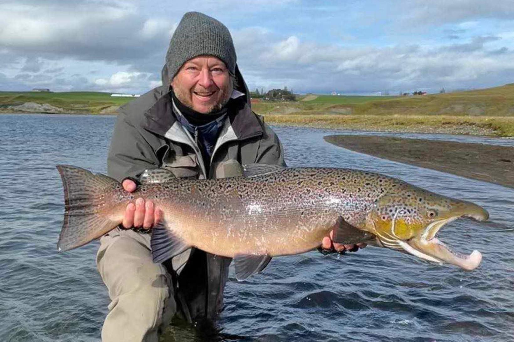 Jóhann Gunnar Jóhannsson með einn af fiskum vikunnar. Hann fékk …