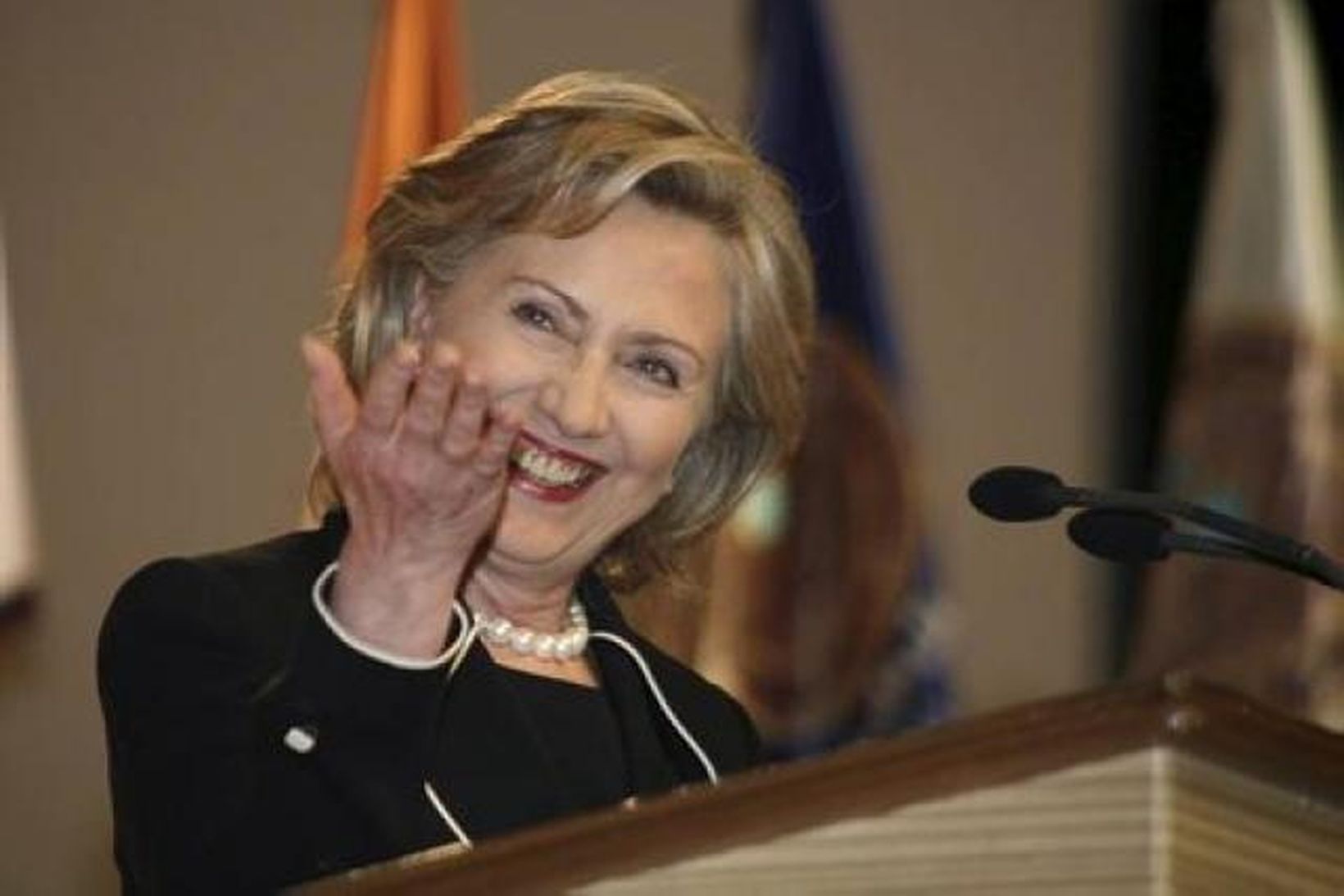 Össur vill ræða við Hillary Clinton um AGS.