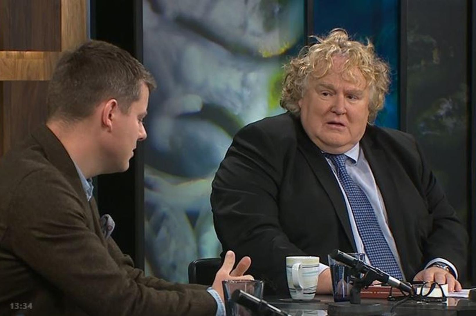 Fólki mokað á fundinn og þinggjöld þess greidd
