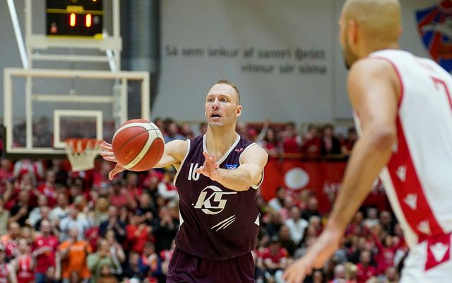 Adomas Drungilas gaf Kevin Koné olnbogaskot með þeim afleiðingum að Koné kjálkabrotnaði.