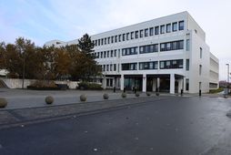 Sjúklingur sem lést á geðdeild árið 2021 var sendur aftur á geðdeild með alvarlega lungnabólgu.