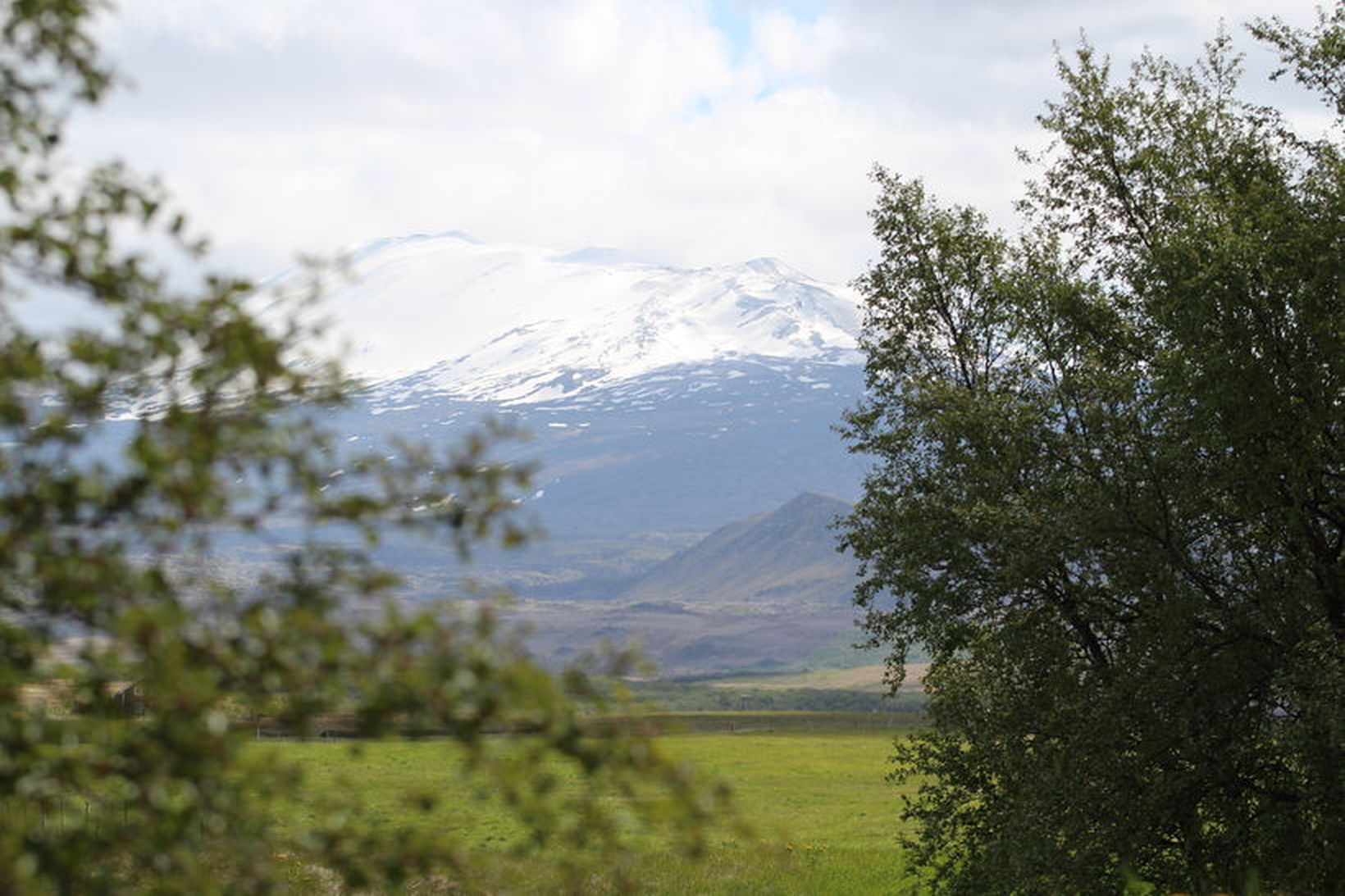 Enn er snjór í Heklu.