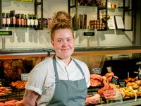 María Ósk Steinsdóttir, matreiðslunemi og aðstoðarmaður í íslenska kokkalandsliðinu, hefur leikið sér við að elda …