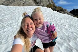 Mæðgurnar Svandís Fjóla og Hjördís Embla eru ánægðar með lífið í Noregi.