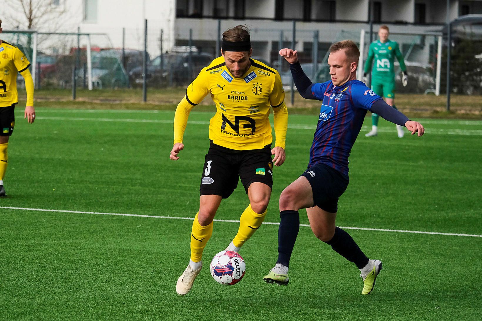 Johannes Vall sækir að Leiknismönnum í kvöld en hann skoraði …