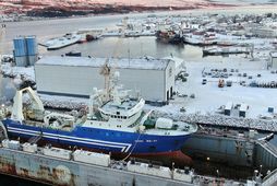 Vigri RE var tekinn í slipp á Akureyri.