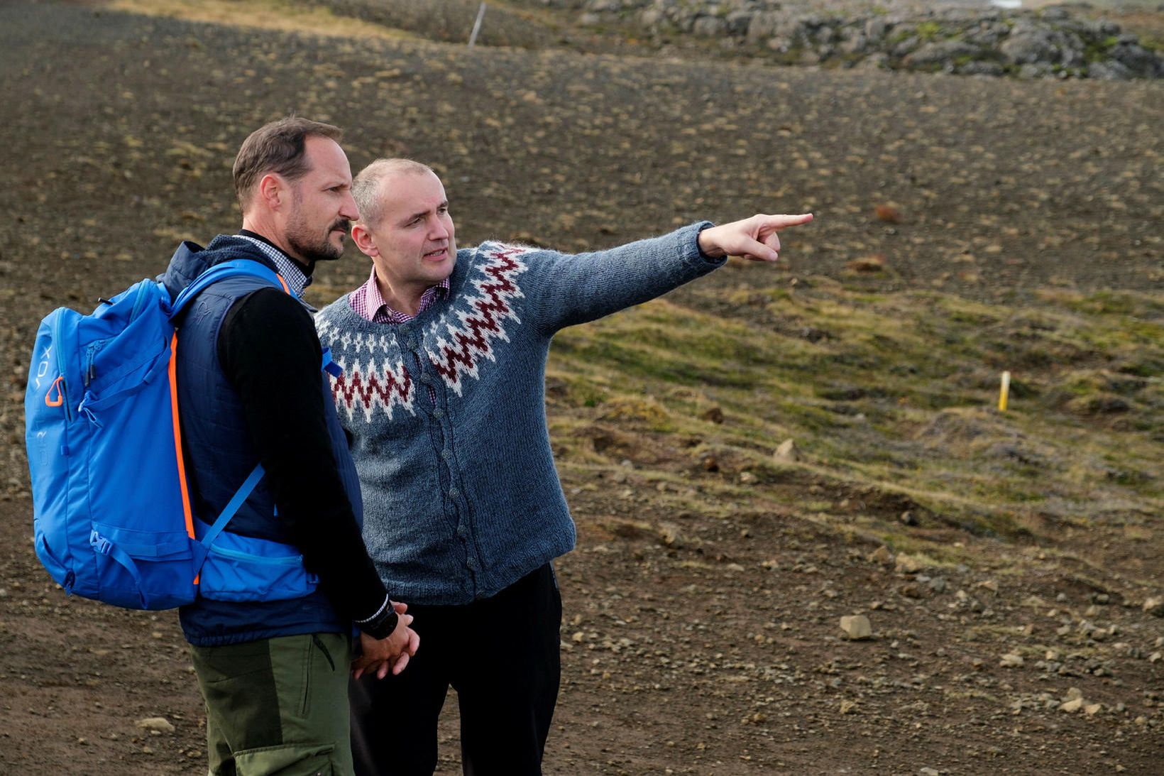 Hákon krónprins var með stóran bakpoka en Guðni var hress …