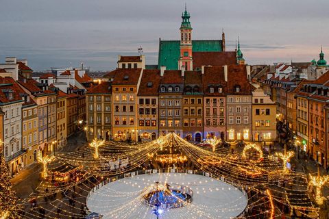 Varsjá er heillandi borg sem breytist í töfrandi jólaborg í desember.