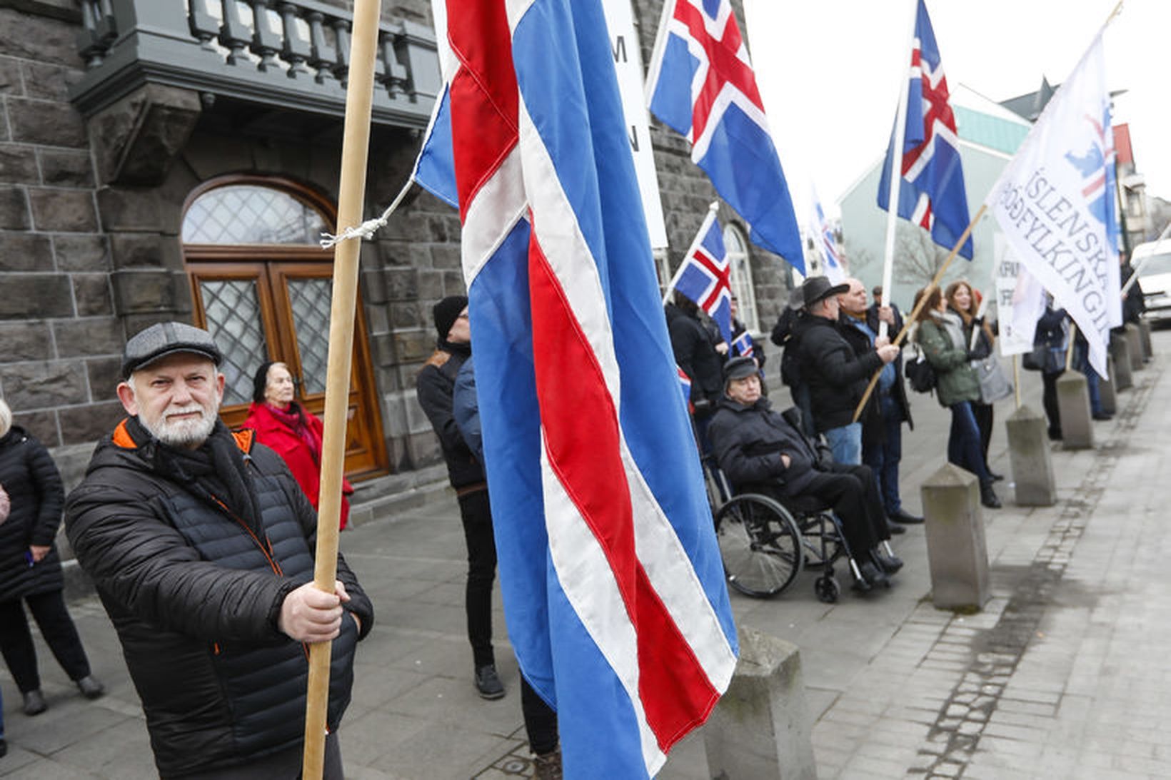 Guðmundur Karl Þorleifsson, formaður íslensku Þjóðfylkingarinnar, mótmælti mótmælum hælisleitenda.