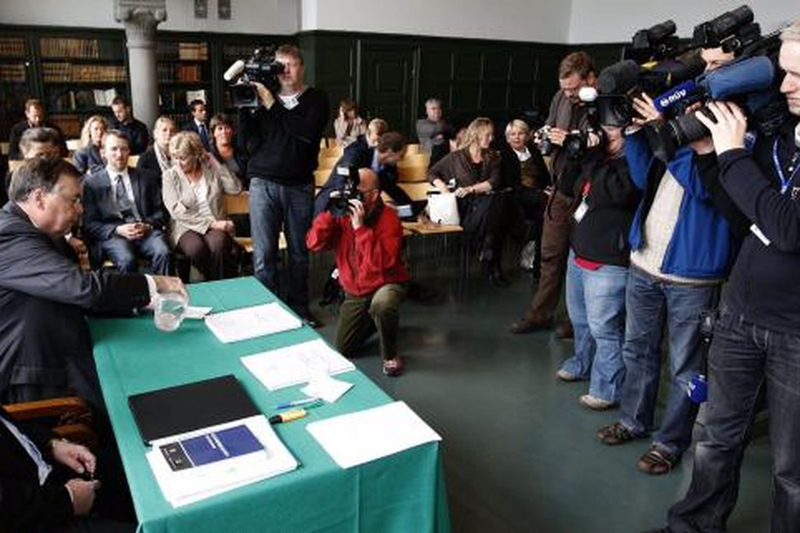 Geir H. Haarde ásamt lögmanni sínum þegar málflutningur var um …