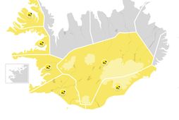 Búast má við vindi 15 til 25 m/s, víðast hvar með snjókomu, slyddu eða skafrenningi.