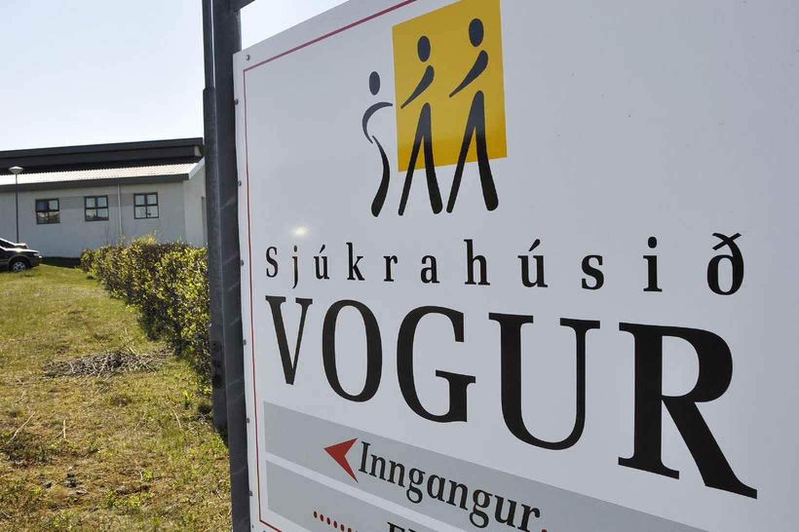 Í svari landlæknis er vísað til meðferðarstarfs SÁÁ á Vogi.