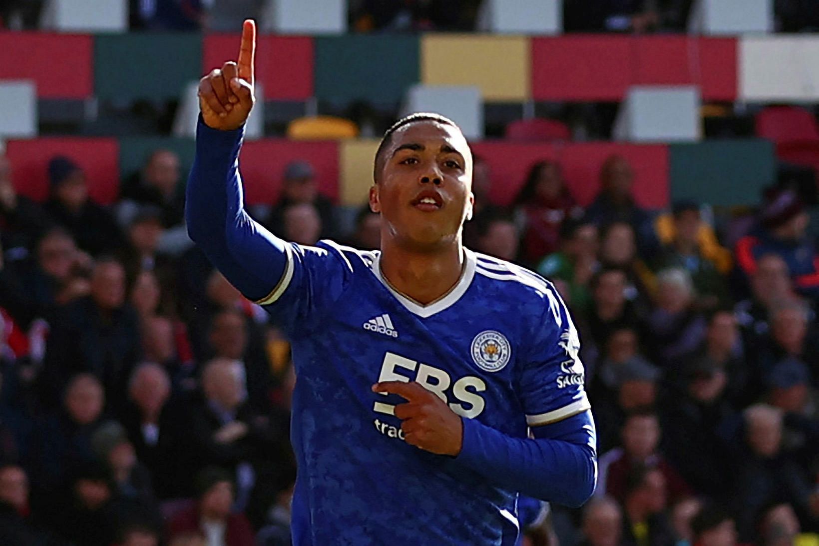 Youri Tielemans er að ganga til liðs við Aston Villa.