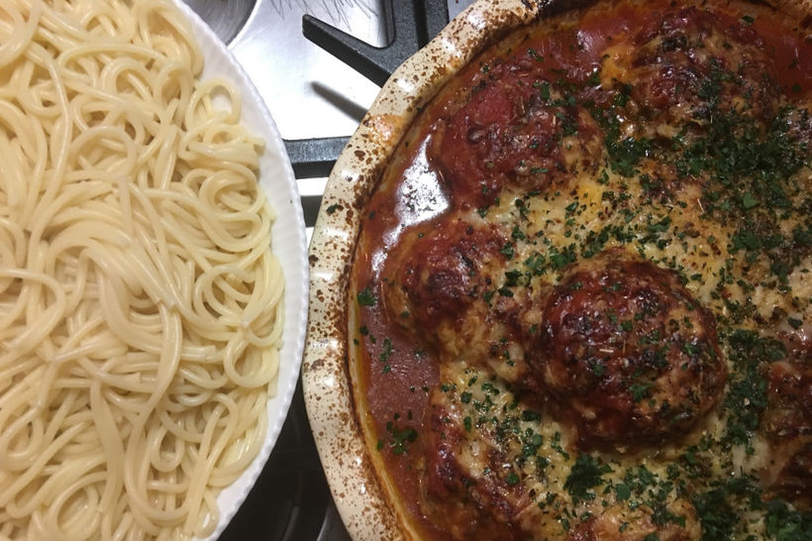 Gómsætar kjötbollur hér með spaghetti.